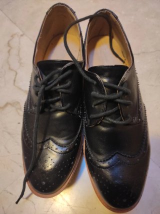 Zapatos negros plataforma cordones