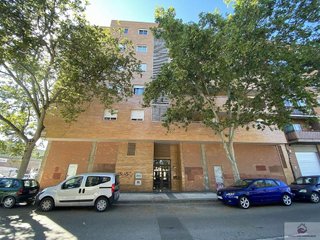 Local comercial en venta en Avda. Cataluña en Zaragoza