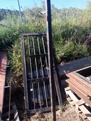 Puerta de hierro forjado