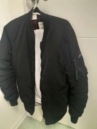 Chaqueta Bomber Pull&Bear Negra Talla M