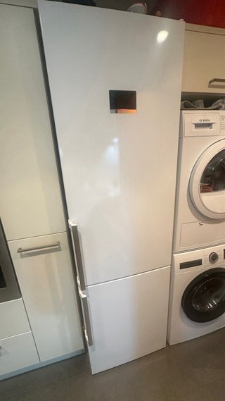 LOTE Bosch: Nevera combi + Lavadora Serie 6 (10kg)