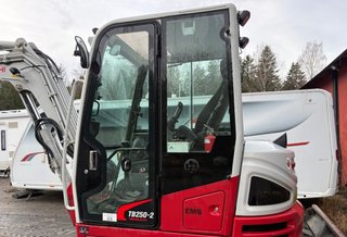 Excavadora Takeuchi TB 250-2
