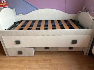 Cama infantil con cajones