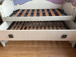 Cama infantil con cajones