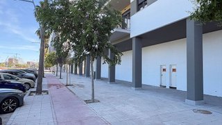 Local comercial en alquiler en Montequinto en Dos Hermanas