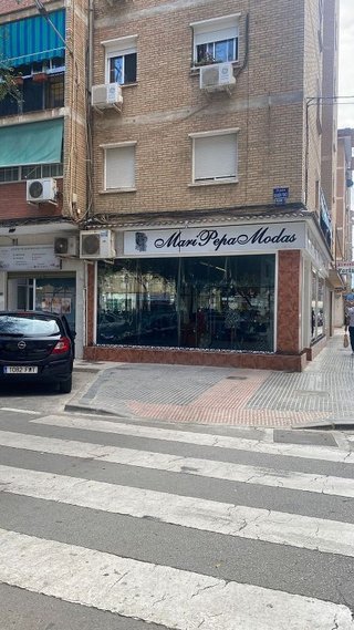Local comercial en alquiler en Girón - Las Delicias - Tabacalera en Málaga