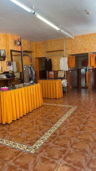 Local comercial en alquiler en Girón - Las Delicias - Tabacalera en Málaga