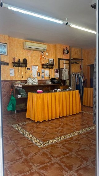 Local comercial en alquiler en Girón - Las Delicias - Tabacalera en Málaga