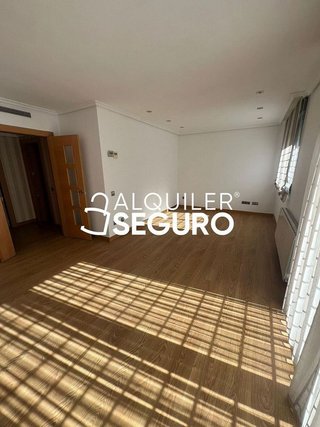 Piso en alquiler en Rejas en Madrid