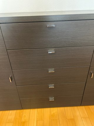 Aparador moderno madera gris oscura.