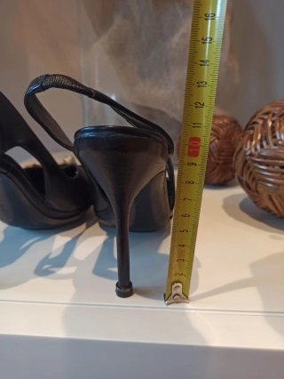 Manolo Blahnik Piel Tacón Negro y Dorado