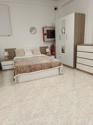 Dormitorio completo: Armario, Cómoda, Cabecero y M