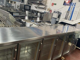 Mostrador refrigerado Coreco 4 puertas cristal
