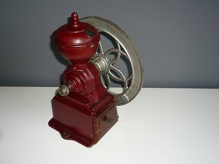 Antico macinacaffè rosso