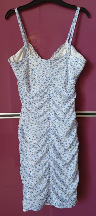 Vestido floral ajustado con fruncido T. XS