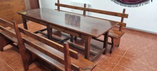 Conjunto mesa, bancos y armario madera macizas.