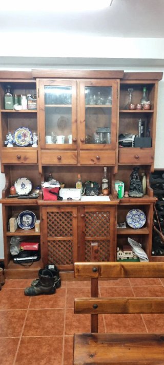 Conjunto mesa, bancos y armario madera macizas.
