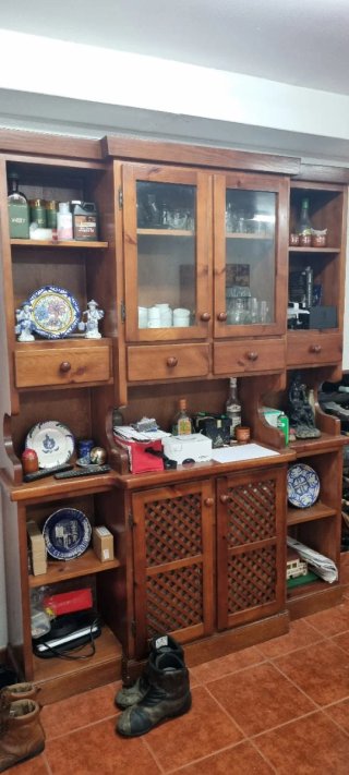 Conjunto mesa, bancos y armario madera macizas.