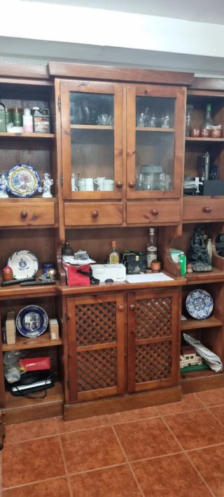 Conjunto mesa, bancos y armario madera macizas.
