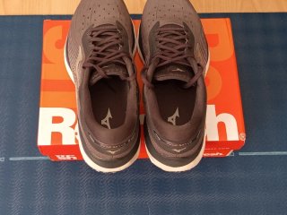 Mizuno Wave Sky 05 T42,5 Zapatillas running