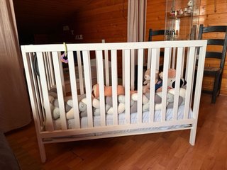 Cuna de bebé blanca