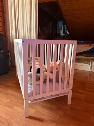 Cuna de bebé blanca