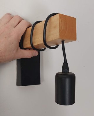 Aplique de pared madera y metal negro