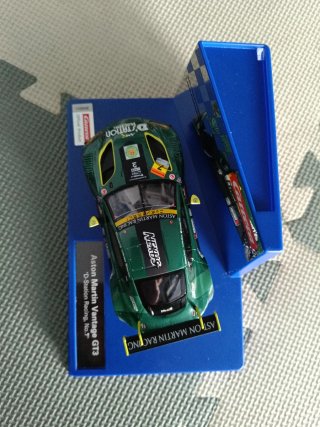 Coche Carrera Digital 132 Aston Martin