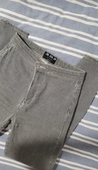 Pantalones grises de tiro alto