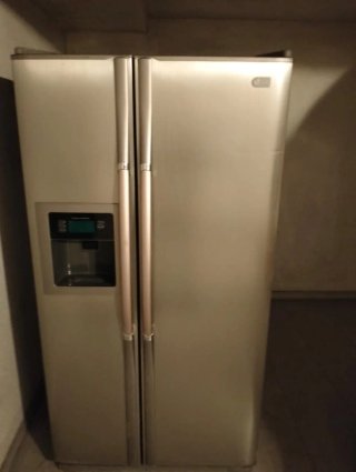 Nevera doble puerta con dispensador de agua