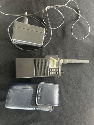 Walkie Talkie Yaesu Portátil
