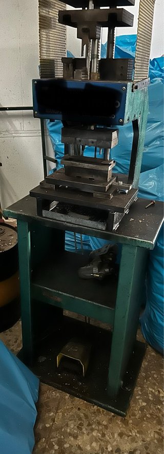 Prensa Neumática Troqueladora con Pedal