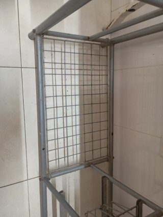 *Solo hoy* Mesa auxiliar madera y metal