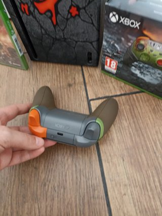 Series X Edición DOOM + juego + tiquet de compra