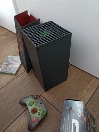 Series X Edición DOOM + juego + tiquet de compra