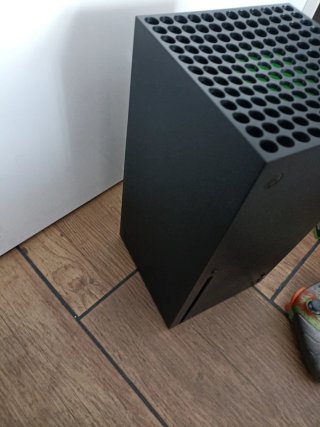 Series X Edición DOOM + juego + tiquet de compra