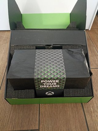 Series X Edición DOOM + juego + tiquet de compra