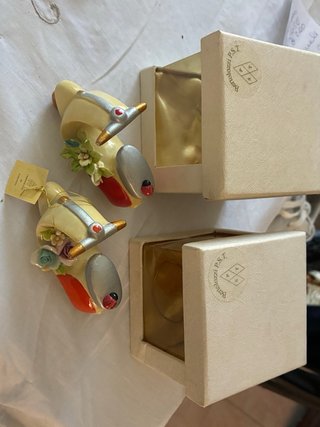 Coppia Vespa Bertolozzi Porcellana Decorata