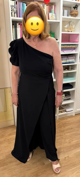 Vestido pantalón negro con cola