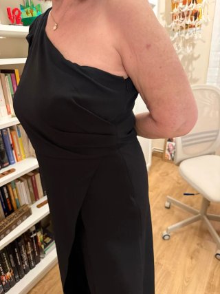 Vestido pantalón negro con cola