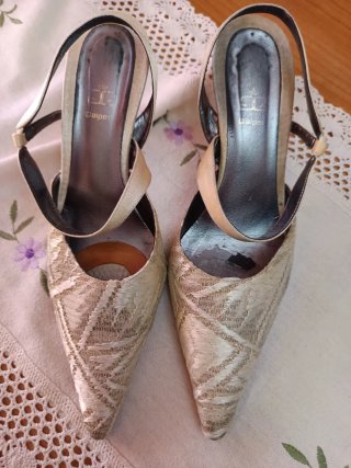Conjunto fiesta zapatos y bolso dorado