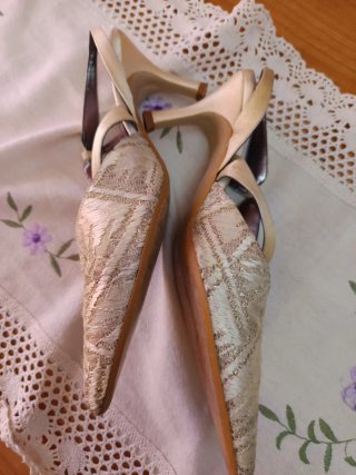 Conjunto fiesta zapatos y bolso dorado