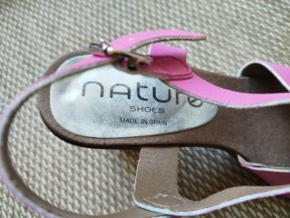 Sandalias tacón fucsia