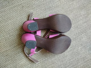 Sandalias tacón fucsia