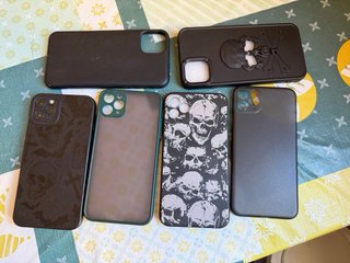 iPhone 11 Pro Max con cargador
