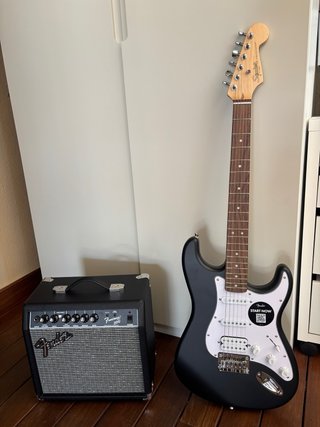 Guitarra Eléctrica Fender Squier + Amplificador