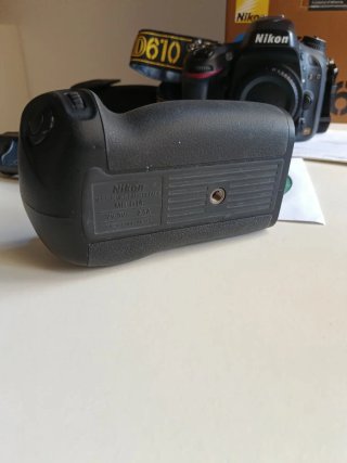 Nikon D610 + MB-D14