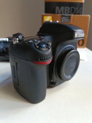 Nikon D610 + MB-D14