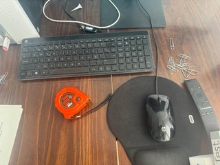 PC HP con Pantalla Samsung, Teclado y Ratón