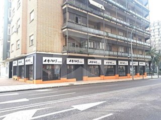 Local comercial en alquiler en Santa Marina - La Paz en Badajoz
